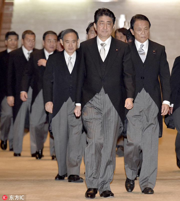 安倍当选日本第98任首相第四届内阁成员集体亮相