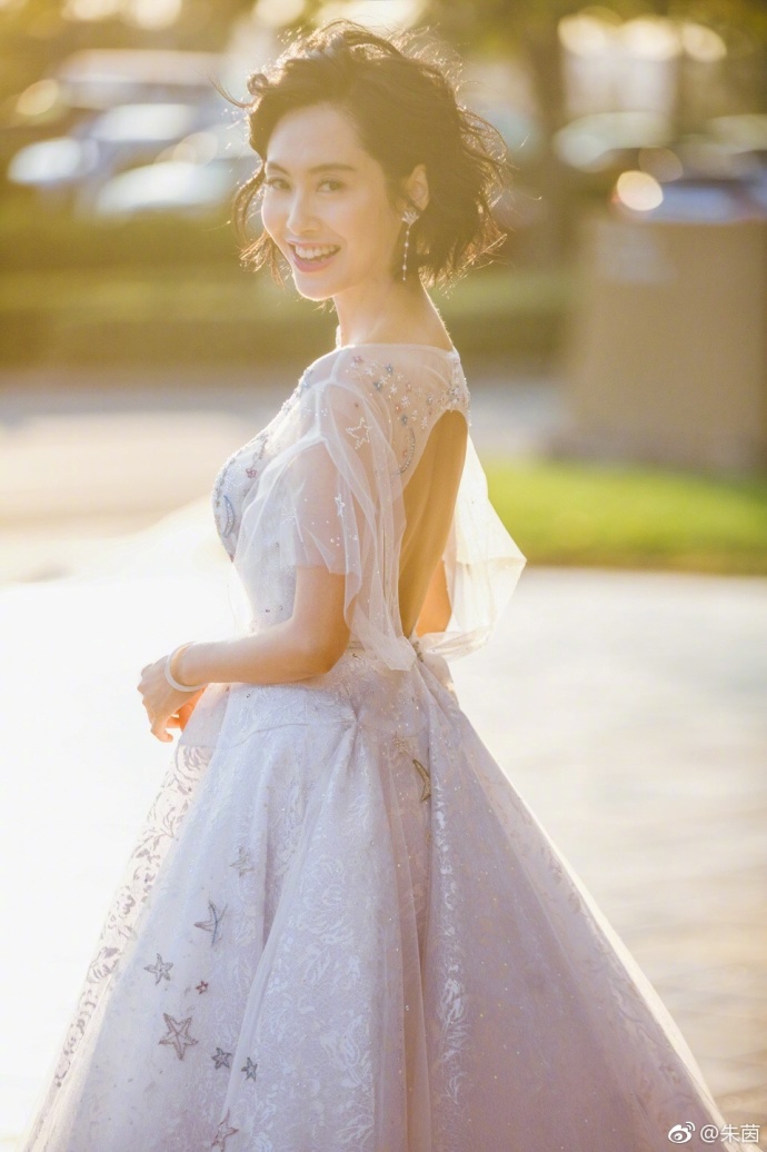 朱茵获电影节金天使奖影后 甜蜜喊话黄贯中