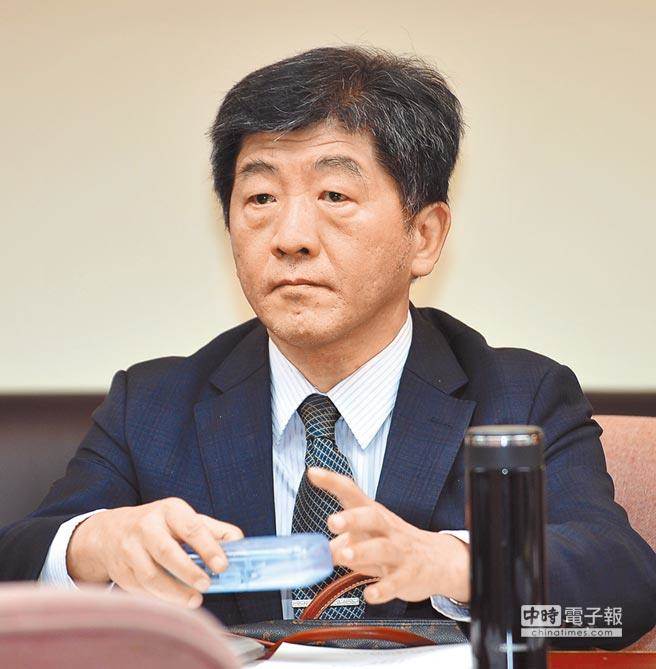 蔡英文演讲台官员台下睡着吃手台作家讽 加味吮指