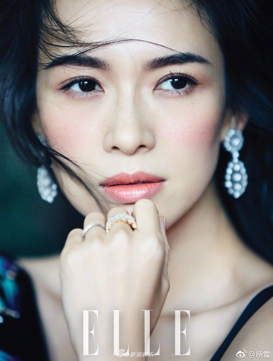 9 章子怡封面大片演绎高级美 露肩性感眼神妩媚