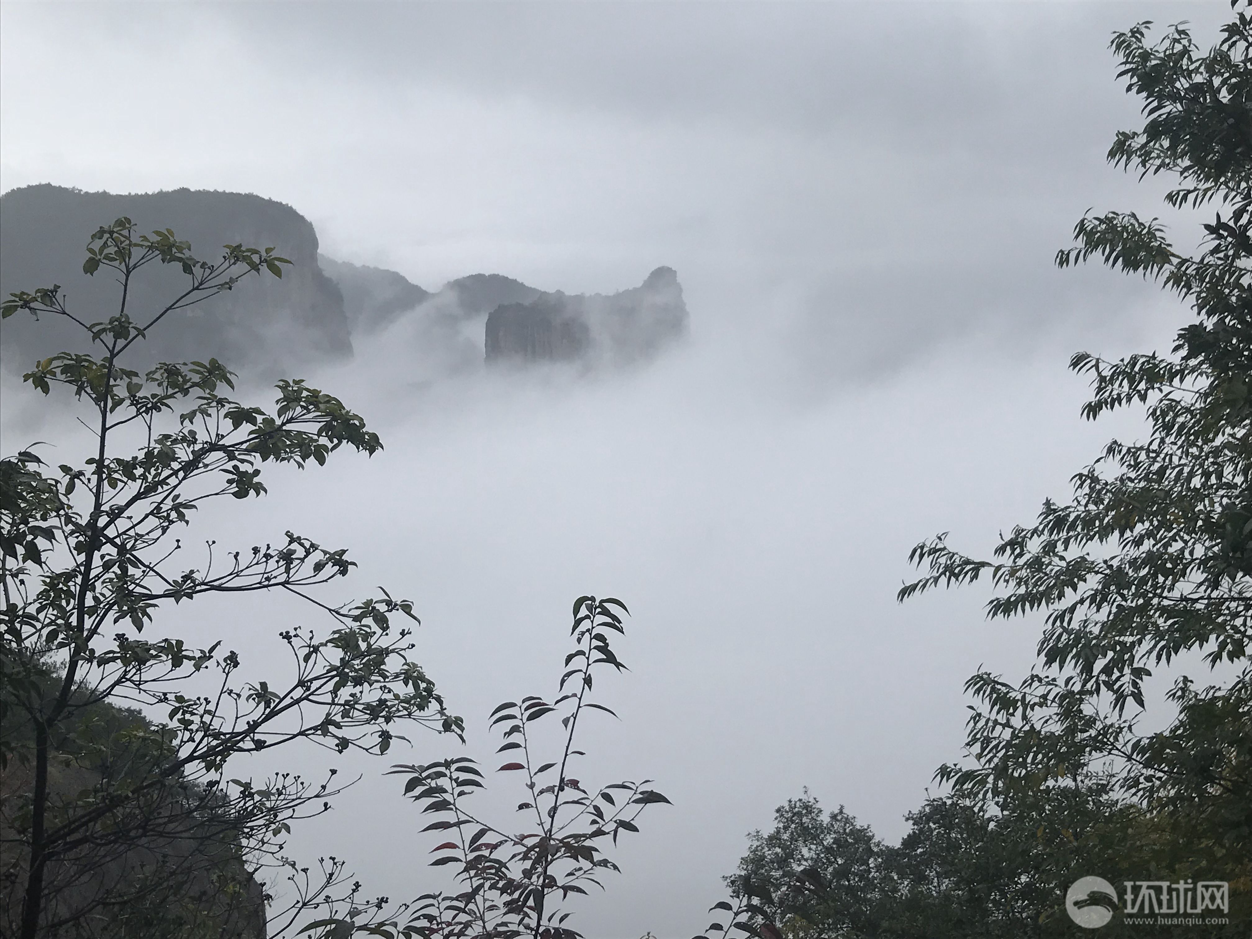 9 浙江台州:初冬时节雾掩山林 演绎水墨江南