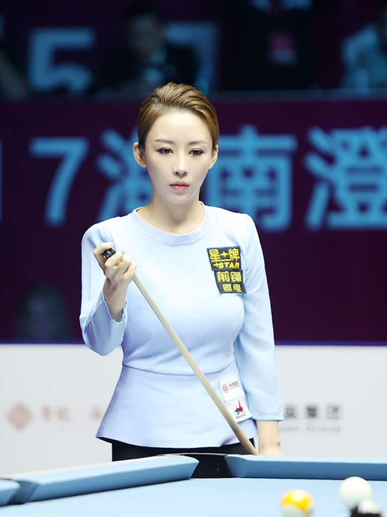 潘晓婷世锦赛首秀衣着清新全程严肃无笑容