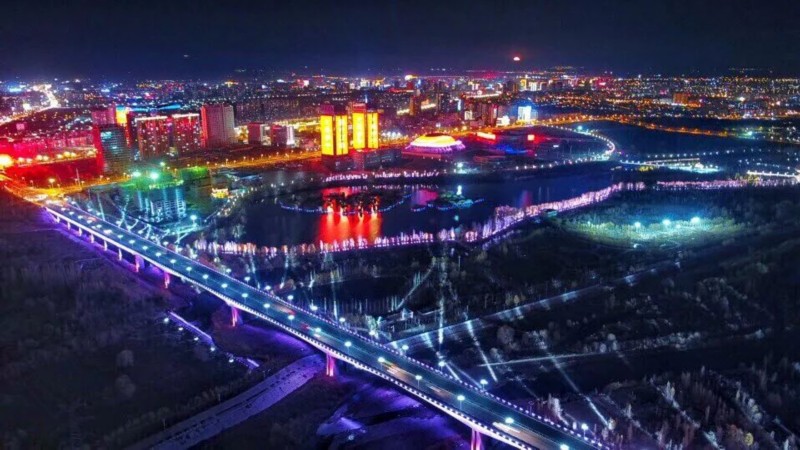 航拍伊宁市夜景璀璨惹人醉