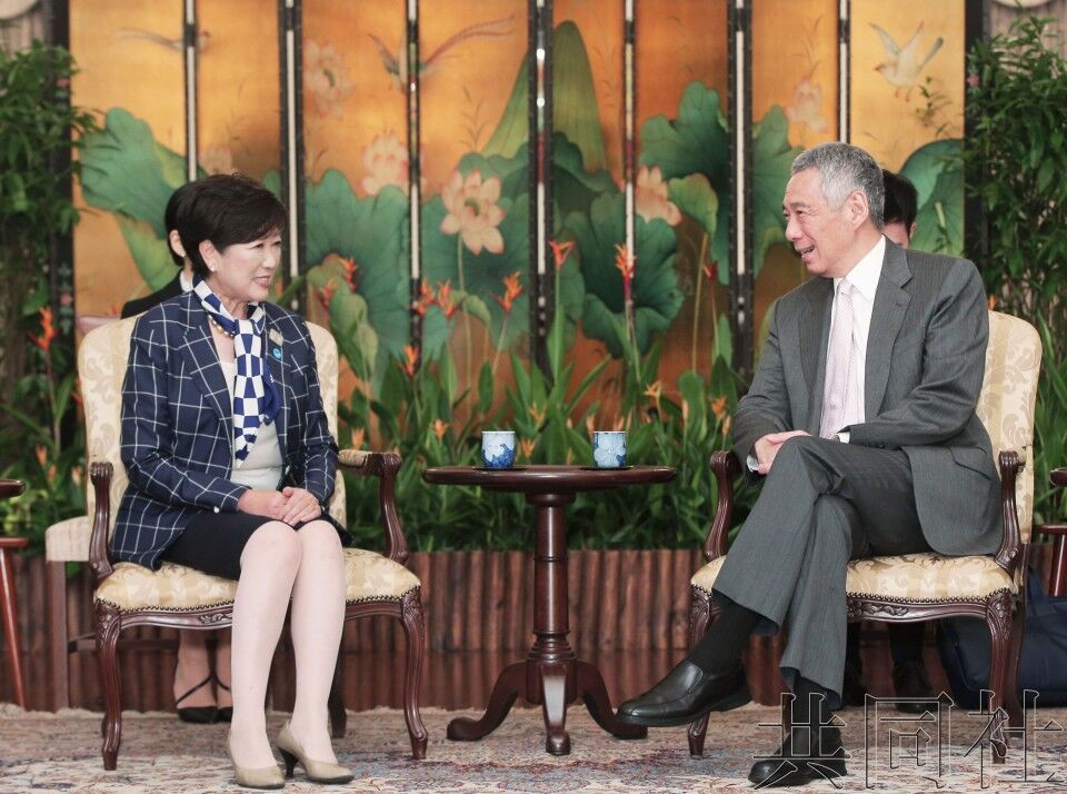 小池百合子与新加坡总理会谈宣传国际金融城市构想