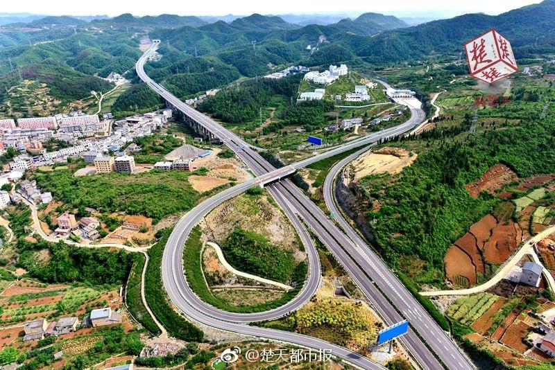 11月16日,全球道路成就奖在阿联酋迪拜揭晓,宜巴高速荣获唯一一个