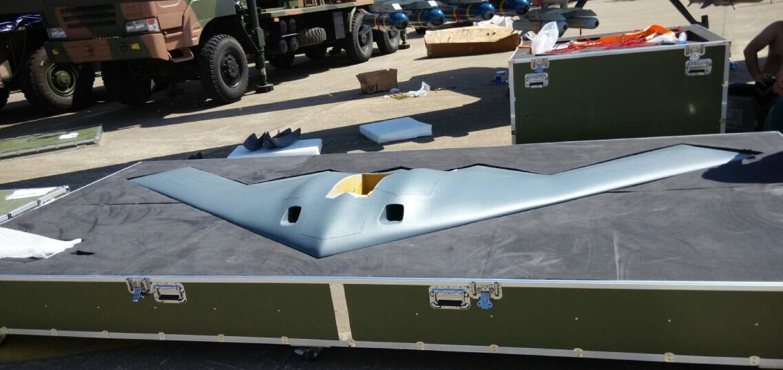 中国航天空气动力技术研究院研发的彩虹-805隐形无人靶机,该机外形