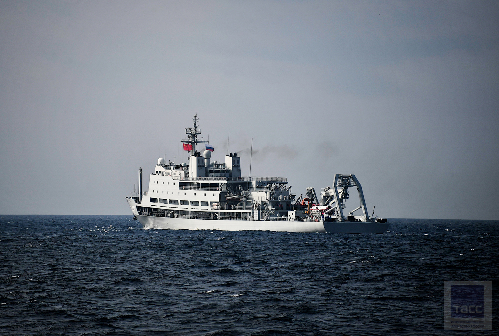 罕见进口潜艇救援艇亮相中俄军演