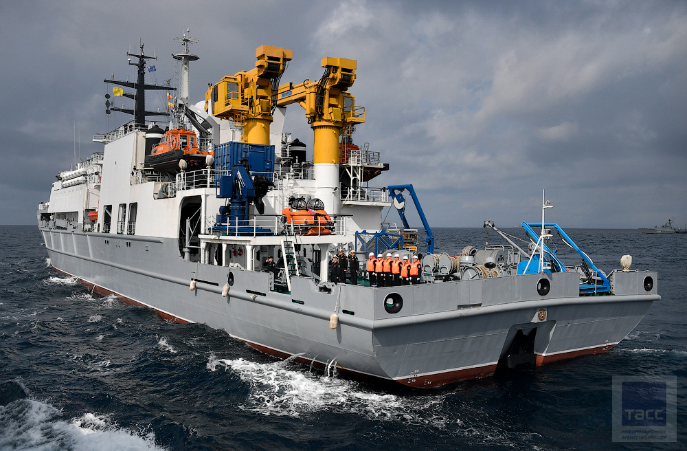 罕见进口潜艇救援艇亮相中俄军演