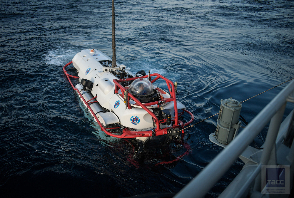 罕见进口潜艇救援艇亮相中俄军演