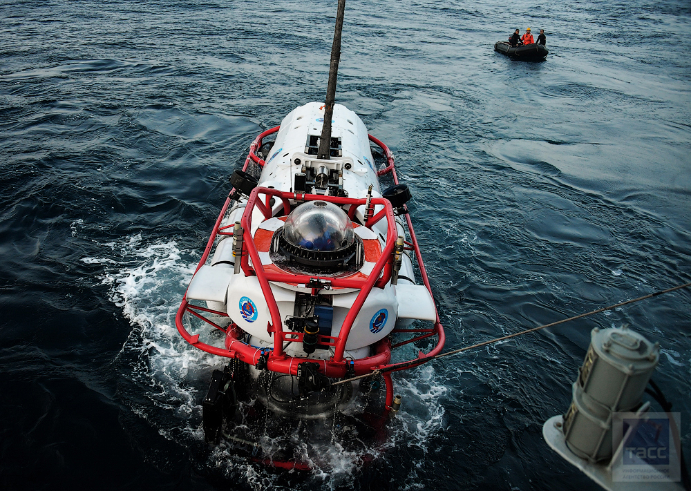 罕见进口潜艇救援艇亮相中俄军演