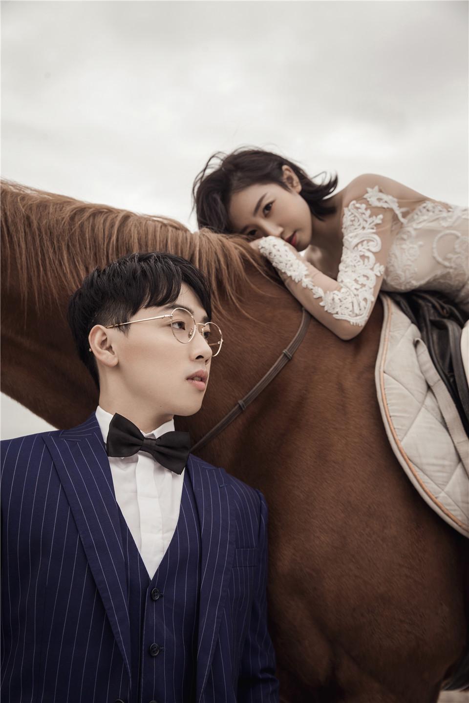 五金王邹凯婚纱照曝光与艺体女神甜蜜依偎