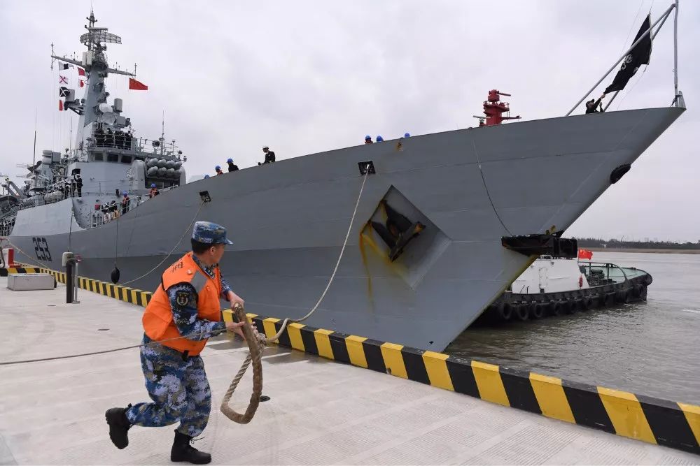 東海艦隊某基地官兵,上海市政府外事辦人員,以及巴駐華使館,武官來到