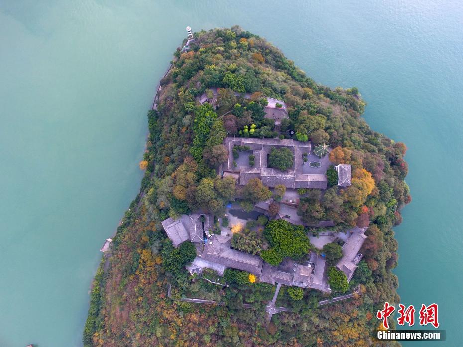 航拍三峡库区蓄水后白帝城变美丽岛屿