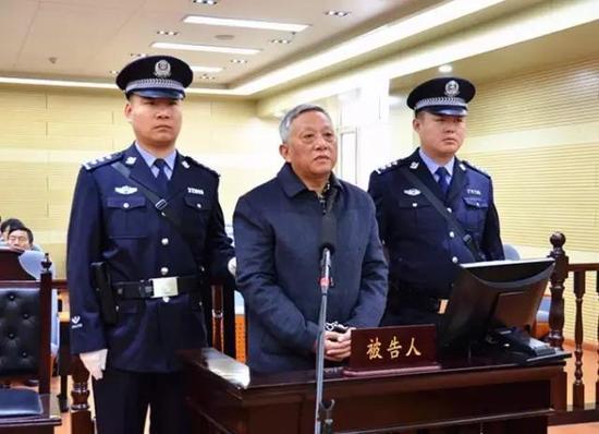 两面贪官地震抢险舍生忘死也不忘中饱私囊