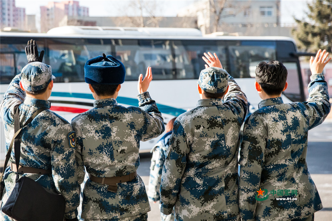 28 空军女兵在新兵连的最后一天
