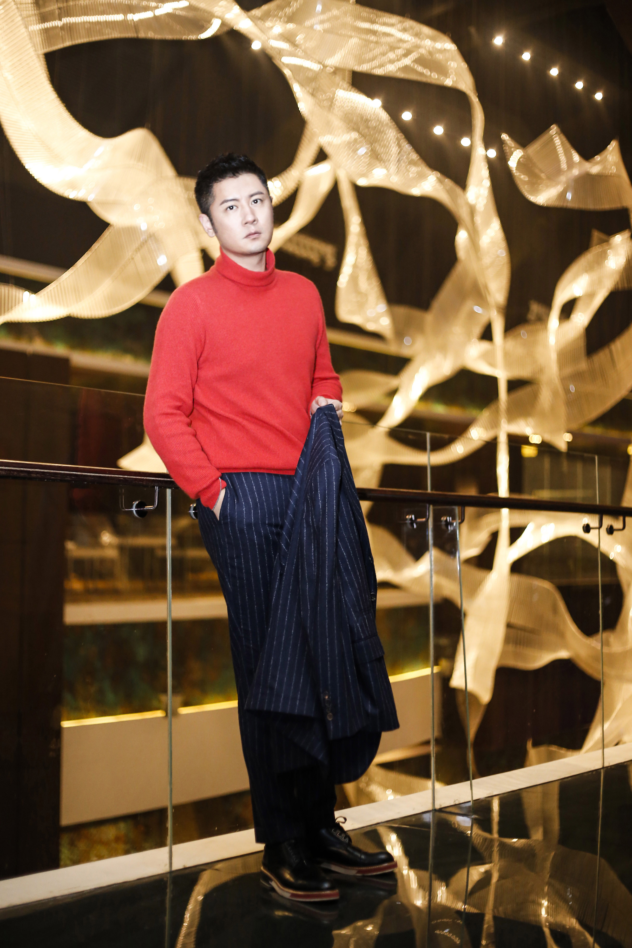 任重圣诞写真曝光 优雅随性尽显暖男魅力