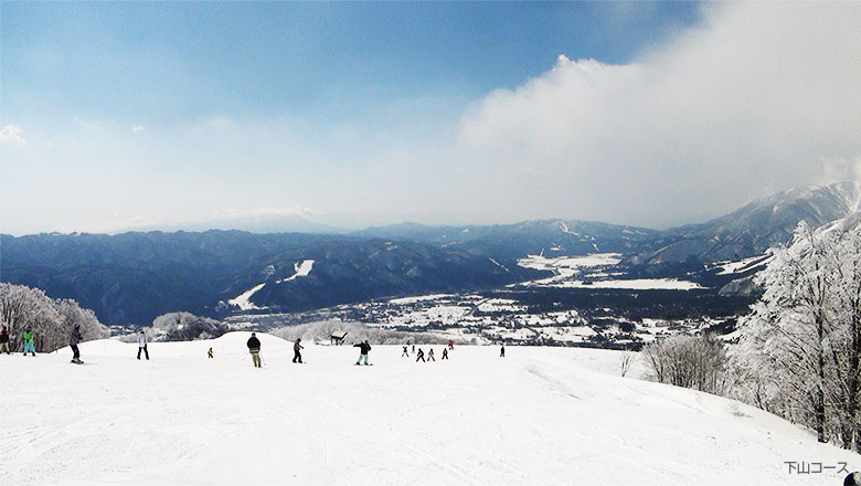 白马岩岳滑雪场上能360度全方位地眺望远方,将日本北阿尔卑斯山的白马山脉的风光尽收眼底。
