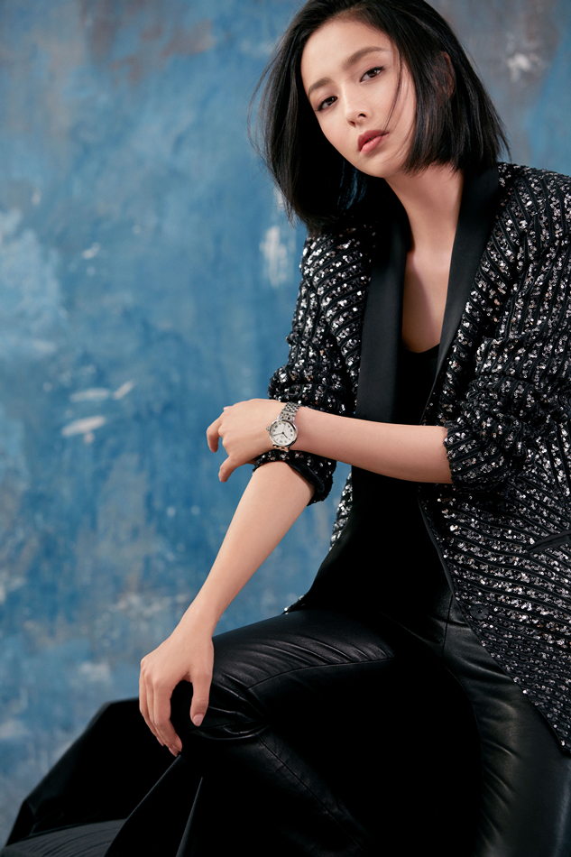 佟丽娅化身摩登女郎 优雅示范复古时尚