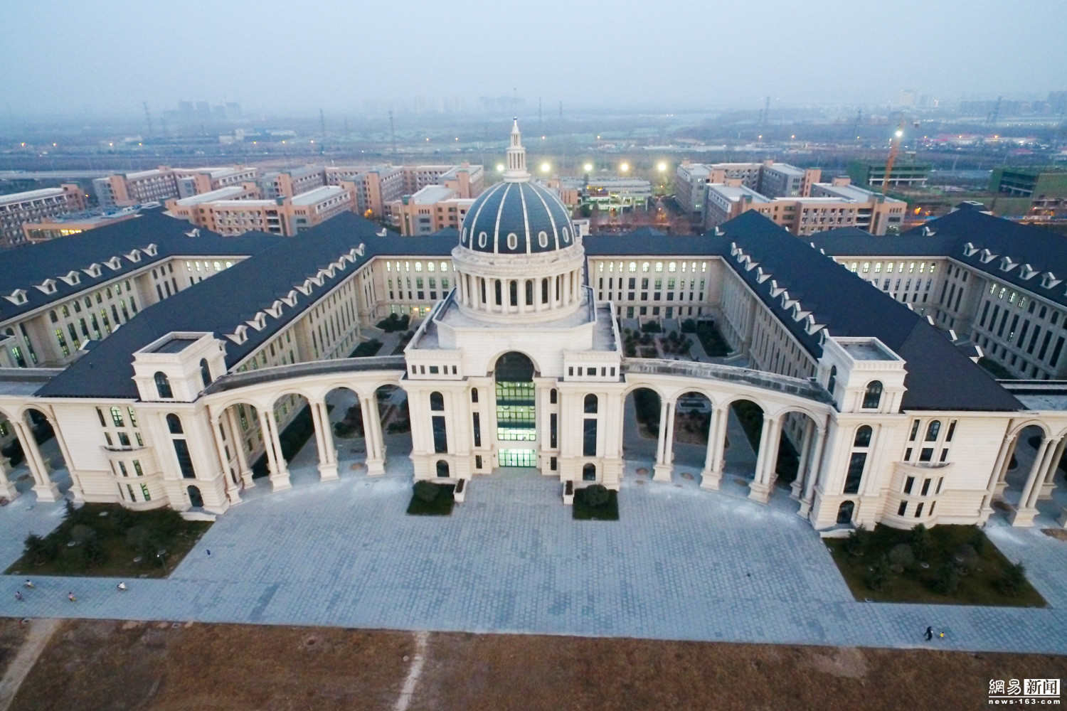 河南农业大学凯旋门图片