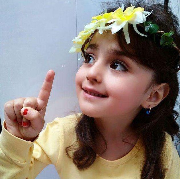 伊朗8岁女童被封全球最美女生 美到爸爸辞职当保镖