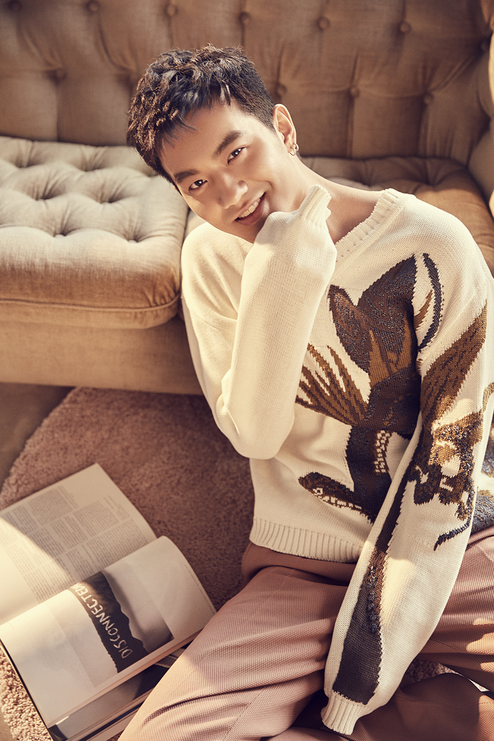 于湉全新生日写真曝光 率性慵懒撩人不止