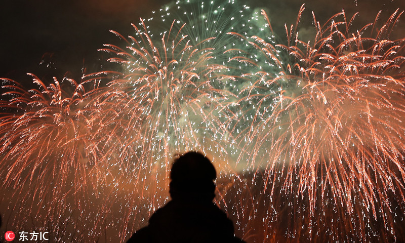韩国举办盛大烟花表演祈愿平昌冬奥会顺利举行