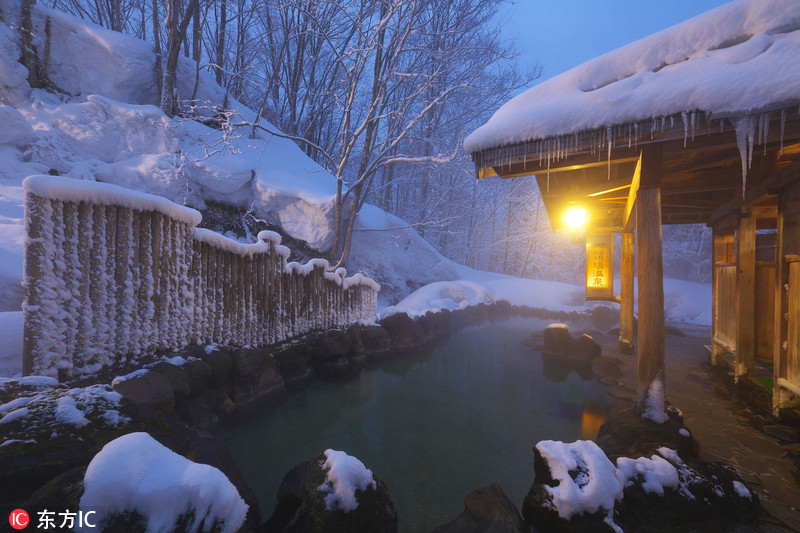 日本冬天温泉图片