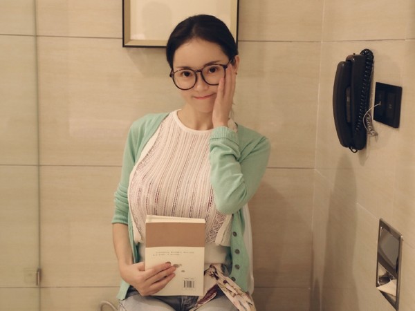 《东森新闻云》报道,北京师范大学的校花潘春春有"g奶乳神"封号,毕业