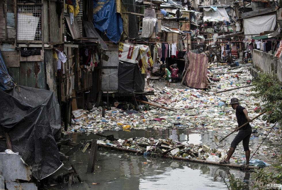 4 揭秘菲律宾贫民窟生活 "垃圾河"触目惊心