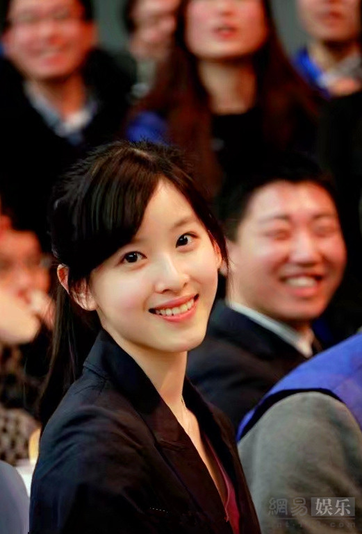 8 奶茶妹妹章泽天大学旧照曝光 清纯可爱