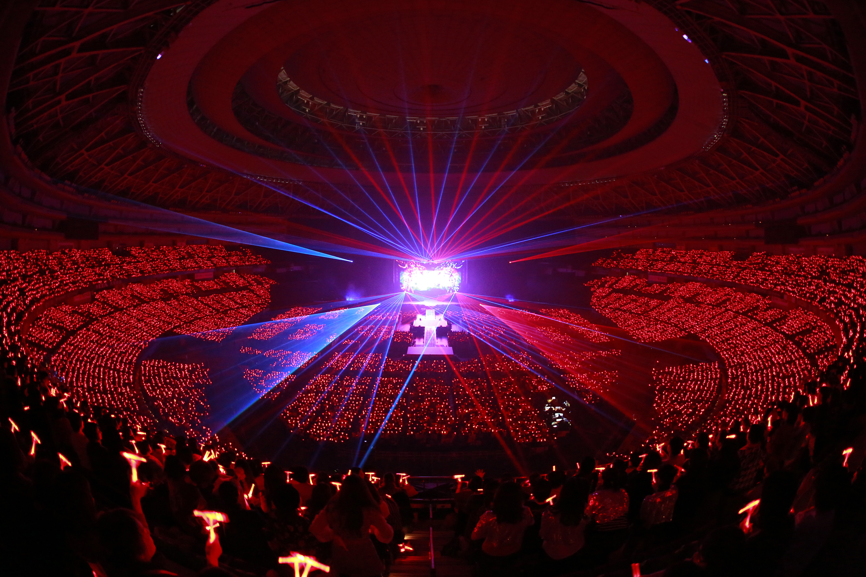 巨蛋公演结束后,允浩表示"去年重新开始活动后,得到了许多声援,由衷地