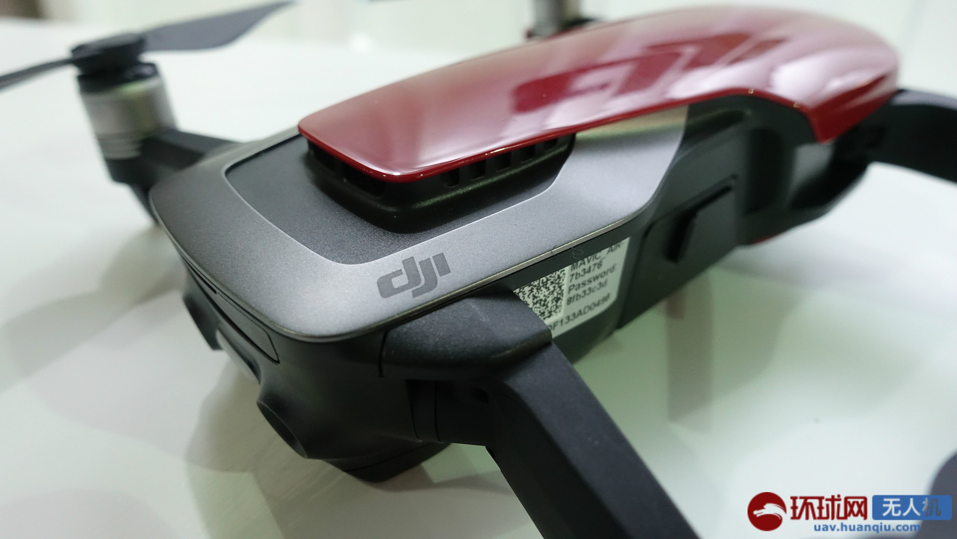 28 组图:大疆最新口袋无人机mavic"御"air发布及细节赏析