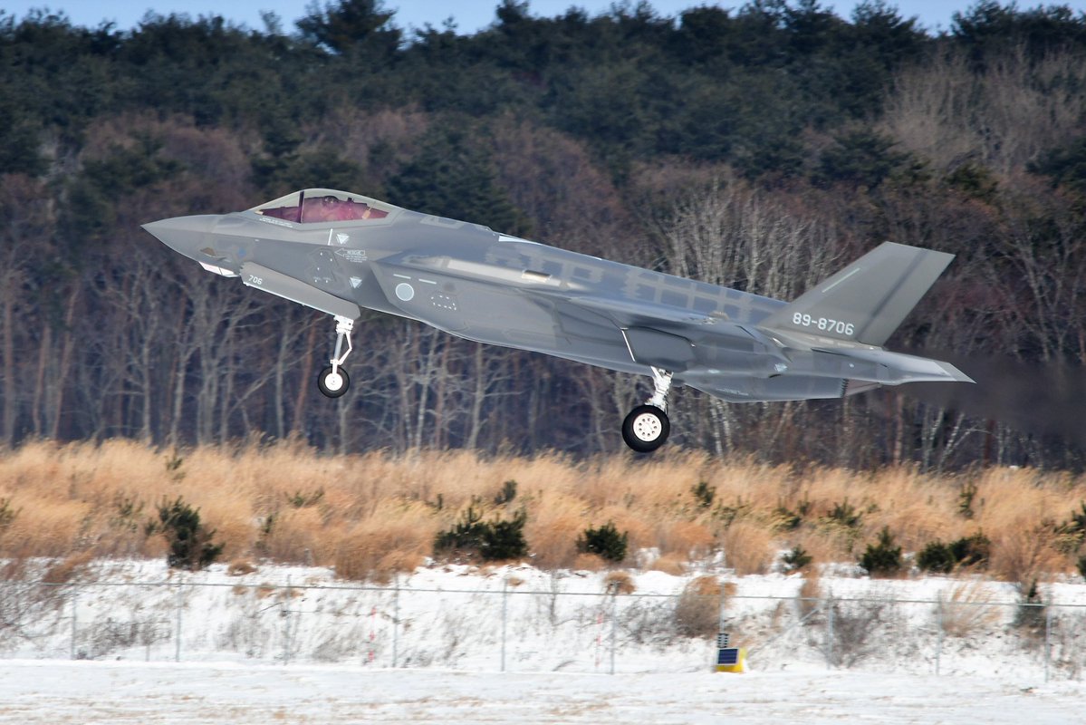 14 日本首架f-35a战斗机服役年底将服役10架