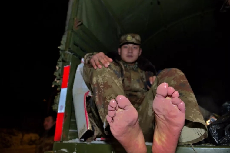 当兵的给老百姓让座理所应当您是怎么看的