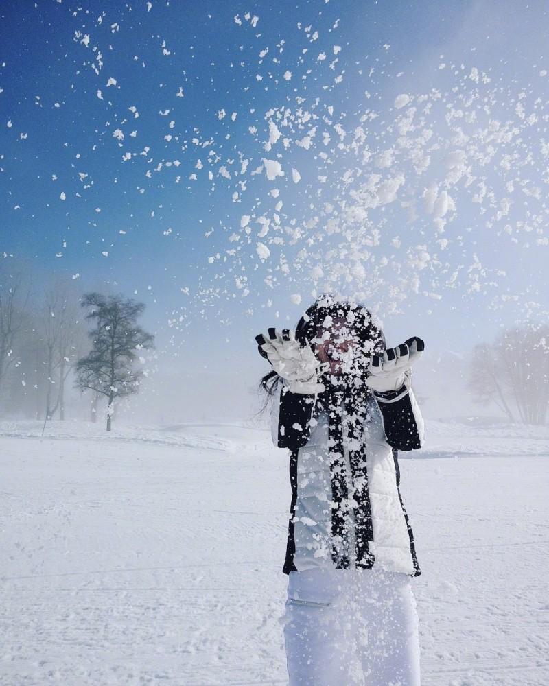 何穗雪天拍美照好啦其实她是滑雪高手