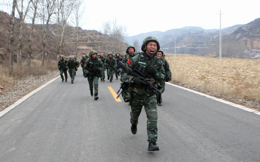 铁流挥师战严寒 武警某部掀起冬季大练兵热潮