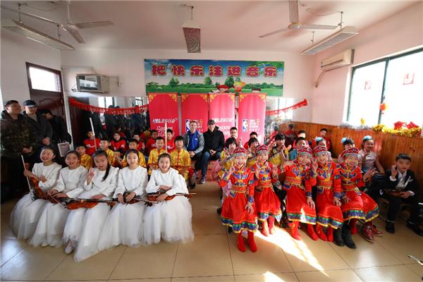 nba关怀行动前nba球星贾森威廉姆斯到访上海育苗小学