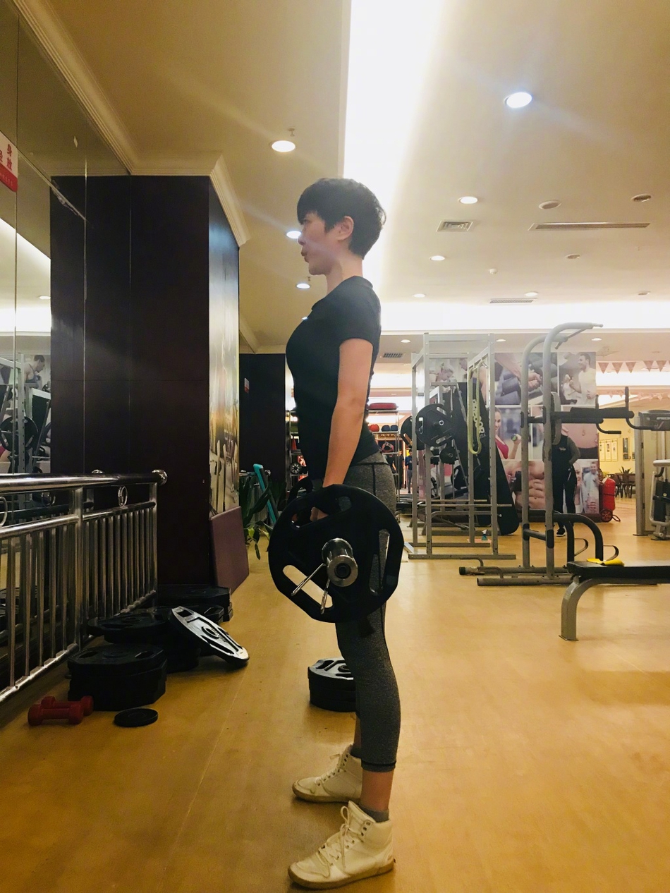 4 汪涵娇妻杨乐乐健身身材凹凸有致长腿抢镜