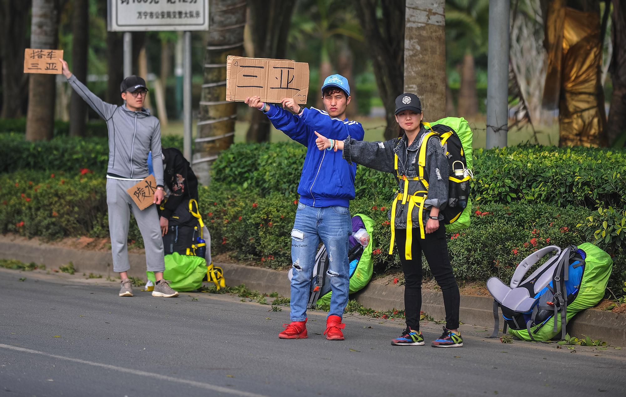 大学生寒假穷游搭顺风车成功率只有两成