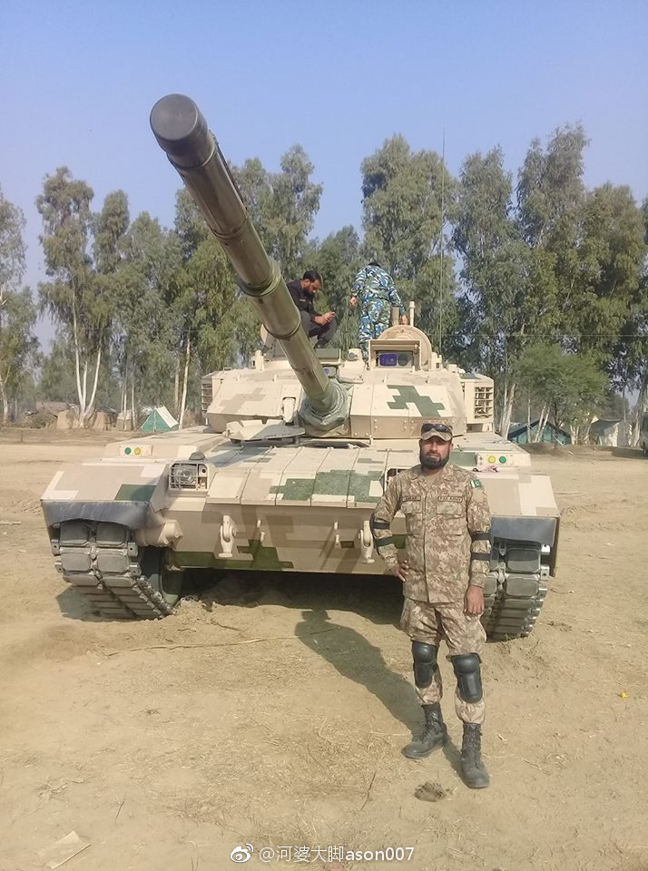 13 疑似巴飞行员测试直10照曝光 测试武器系统