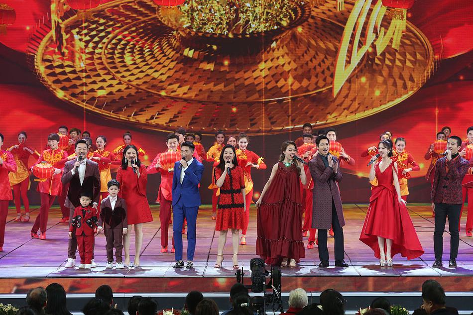 9 央视春晚开场曲超喜庆 周渝民容祖儿陈晓佟丽娅合唱