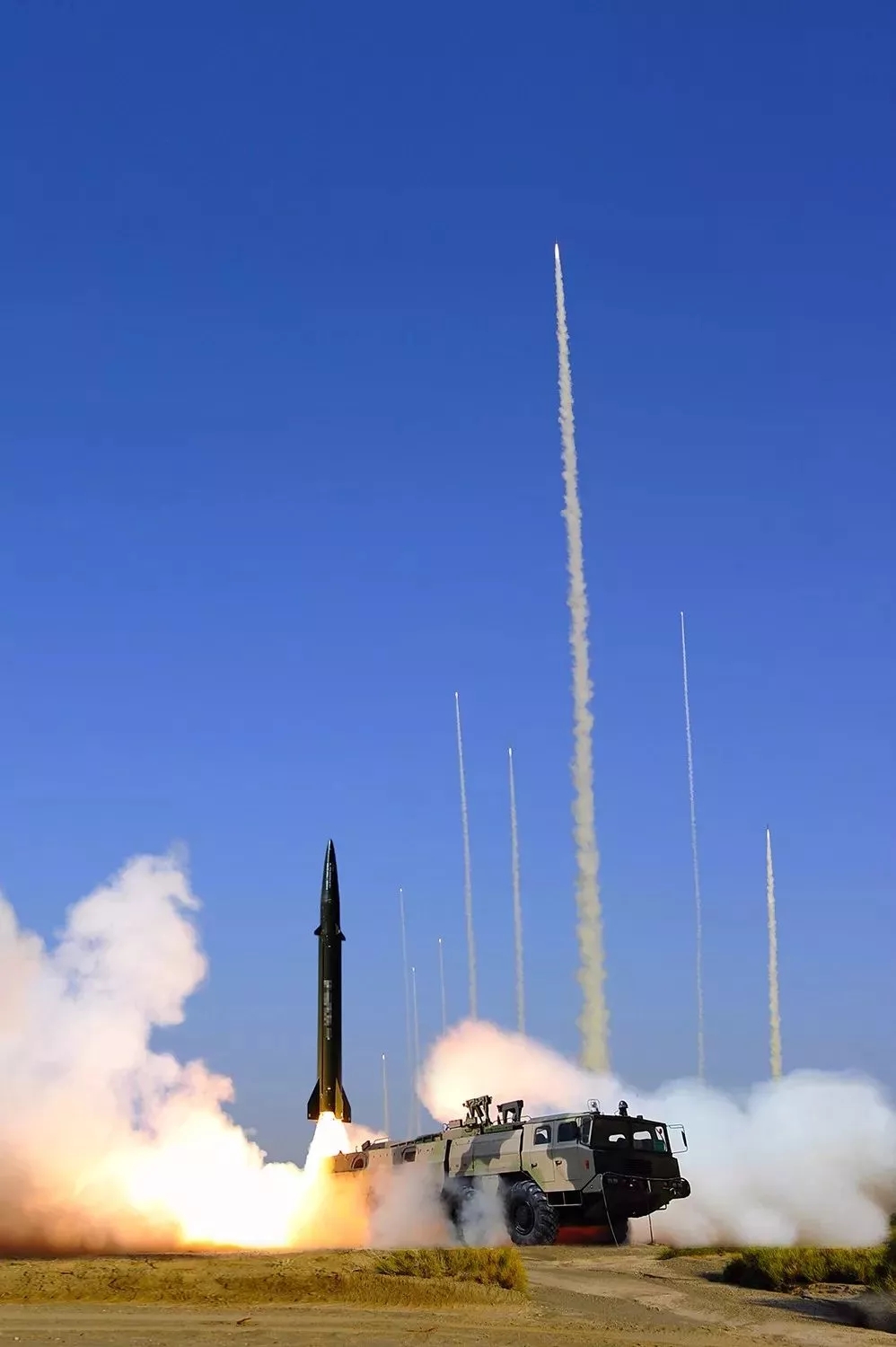 29 一组震撼大片带你领略导弹腾飞的壮美瞬间.