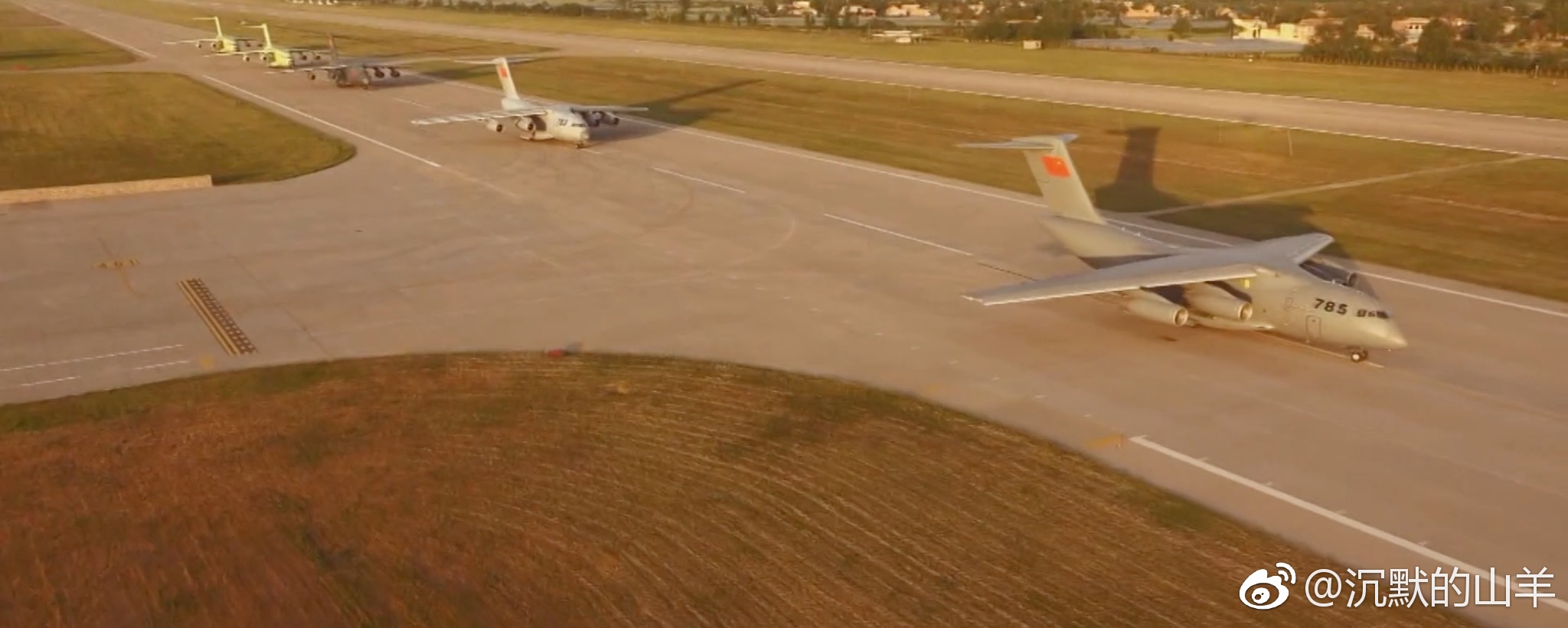 9 中国国产运20运输机玩"大象漫步" 气场超强大