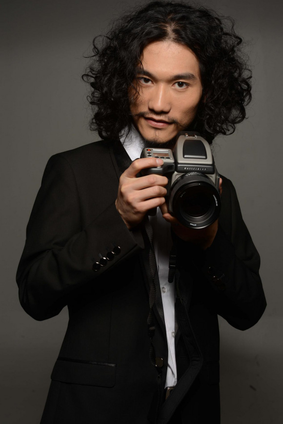 导演田七政和创作歌曲《陈年残梦》回忆点点梦中事