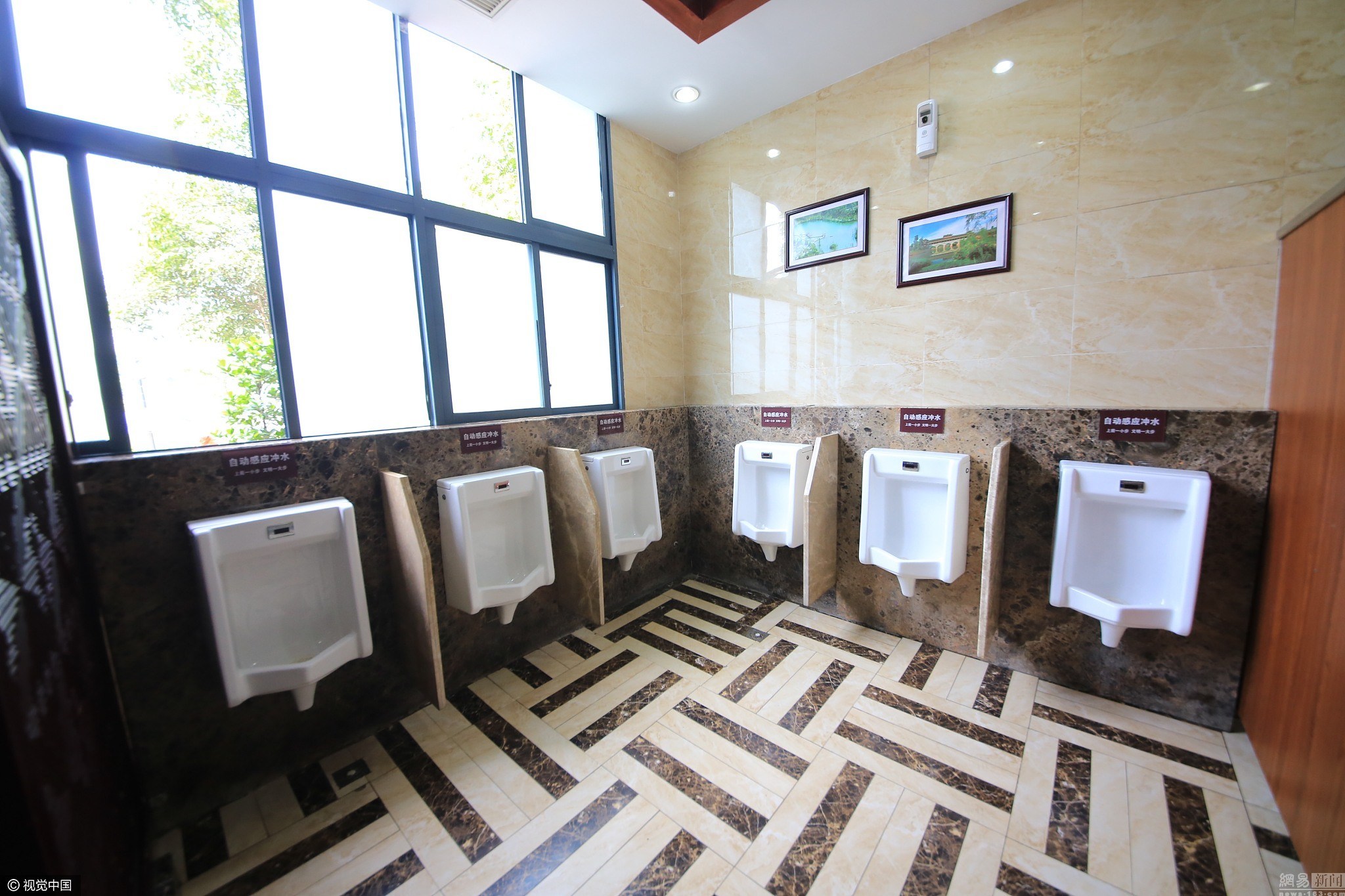 不分男女重庆街头现无性别公厕