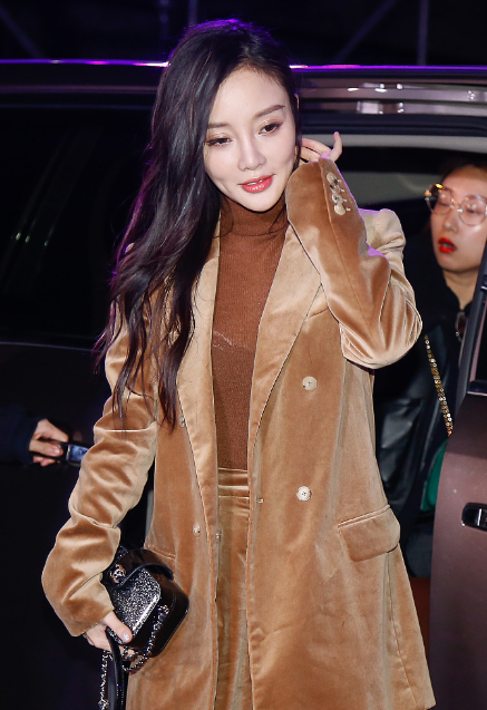 李小璐出席活动容光焕发心情好