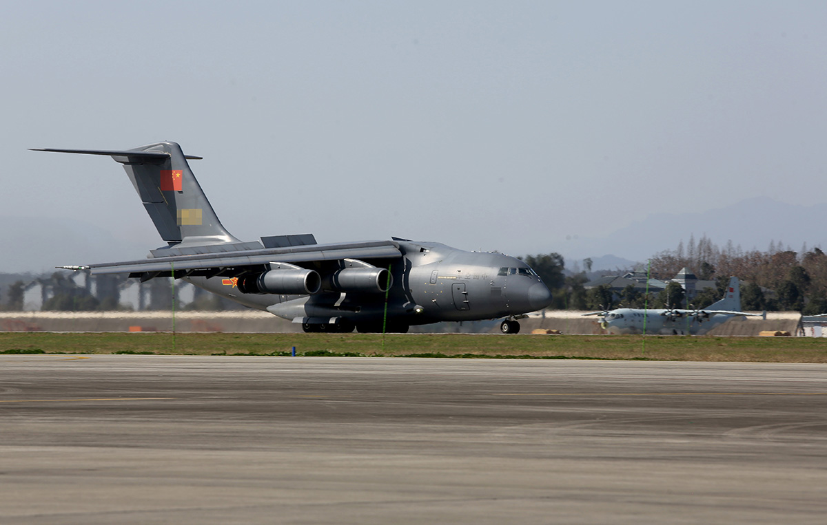 运20服役后罕见亮相 参加飞行训练