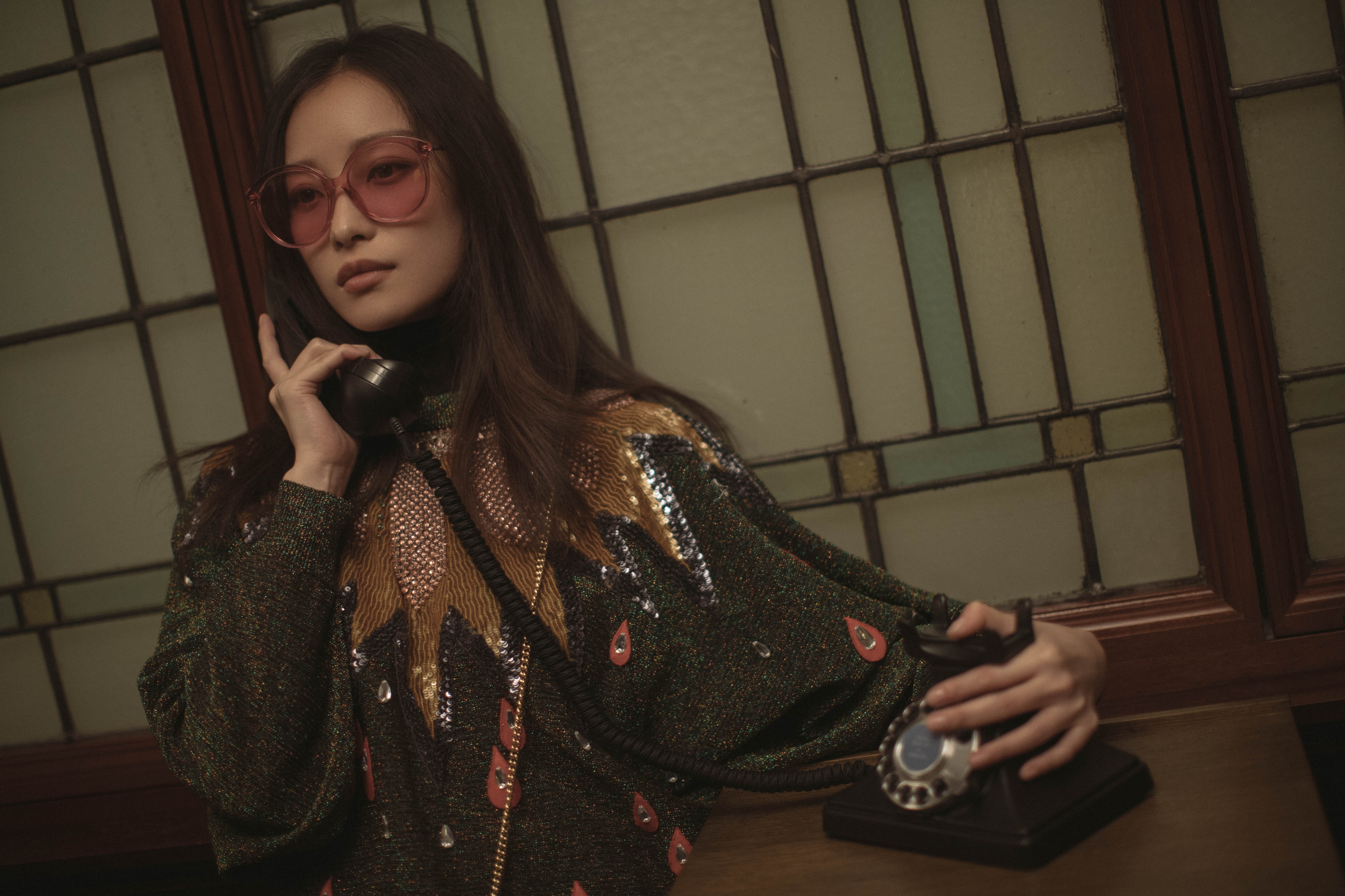 8 又见倪妮式时尚大片  迷离光影间尽显梦幻