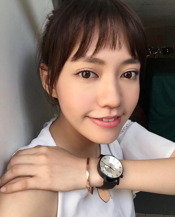 出生在台湾的焦曼婷有清澈的大眼睛和天然小v脸,笑起来满满青春气