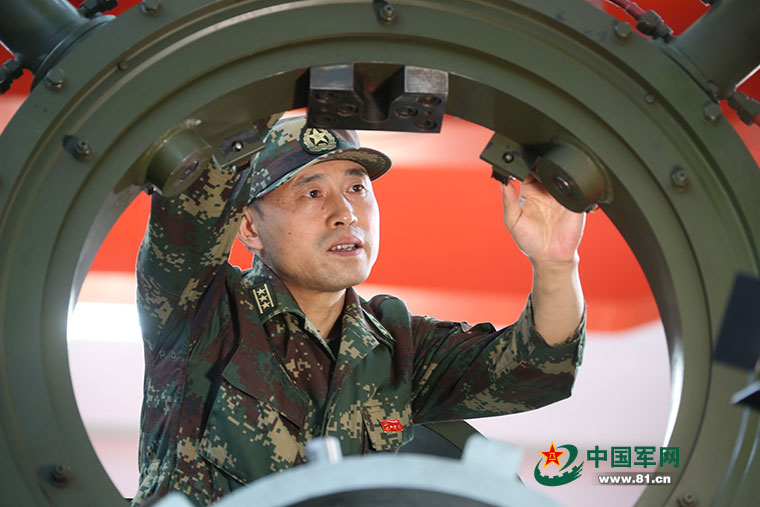 成功逆袭!火箭军"草根专家"带出800名徒弟